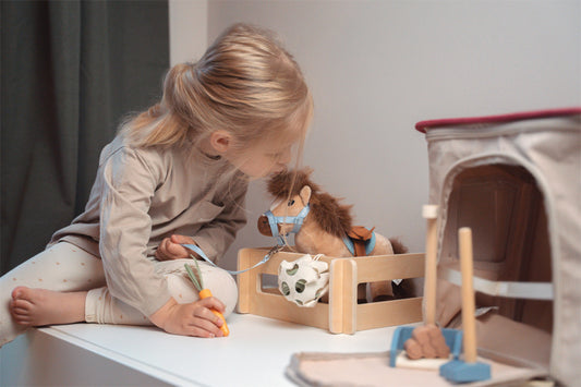 Small Foot | Speelset Paardje in stal