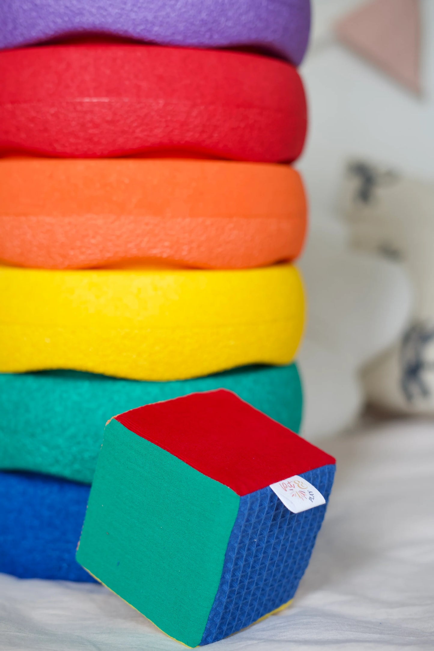 Pit & Play | Regenboog dobbelsteen Stapelstein